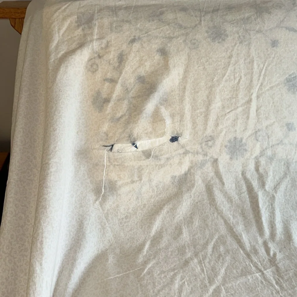 Lauren Conrad flat sheet size full 100% cotton excellent for craft